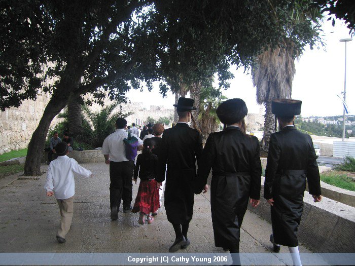 Jerusalem-wall-Orthodox-Jews.jpg