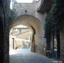 Orvieto-arch-mom---1